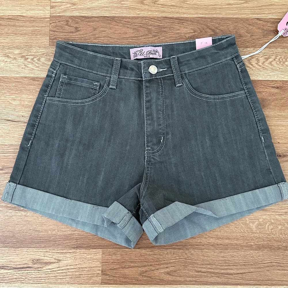 Women’s Denim 5 Pocket High Rise Cuffed Shorts Gray Size M NWT - Picture 6 of 6